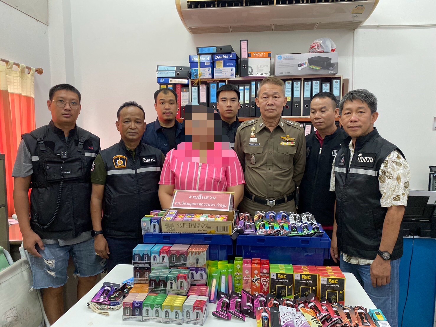 ลำพูน รวบสาวสุพรรณ เปิดแชทขายบุหรี่ไฟฟ้าหารายได้เสริม พร้อมของกลางรวมเกือบ 300 ชิ้น