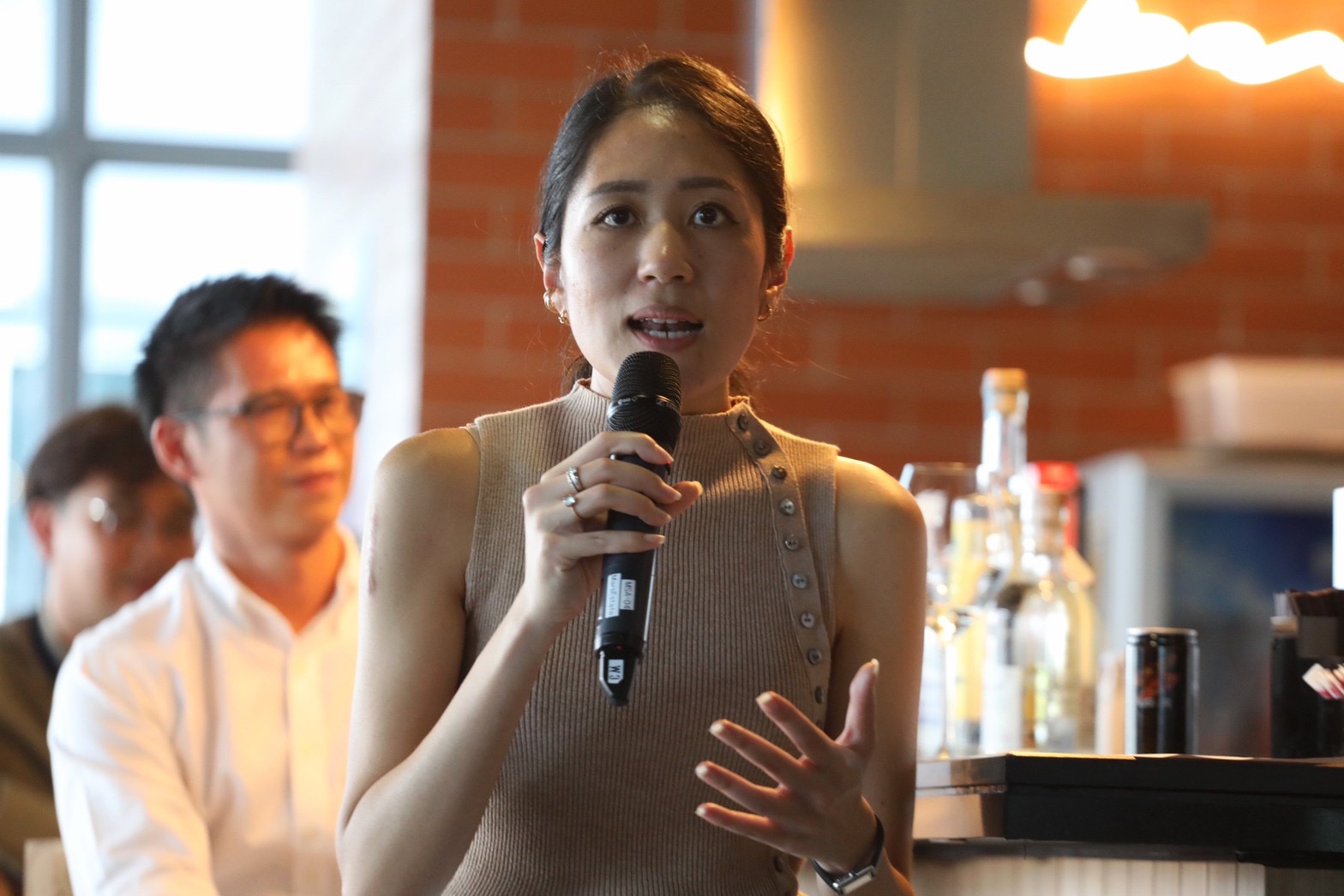 “ช่อ” เดือด ฉะ ส.ส. โหวตคว่ำ “สุราก้าวหน้า” เปิดหน้าเป็นผู้แทนนายทุนทรยศประชาชน