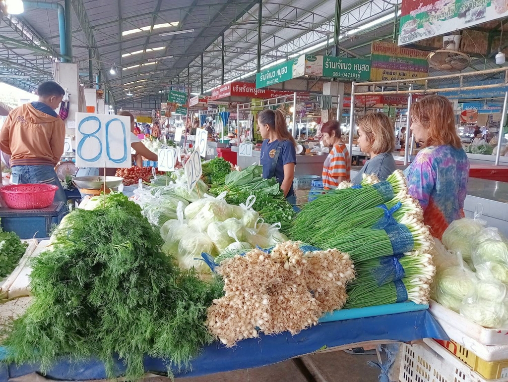 ชาวบ้านกาฬสินธุ์ โอดน้ำท่วมผักพาเหรดขึ้นราคา ร้องพาณิชย์จัดตลาดนัดธงฟ้า