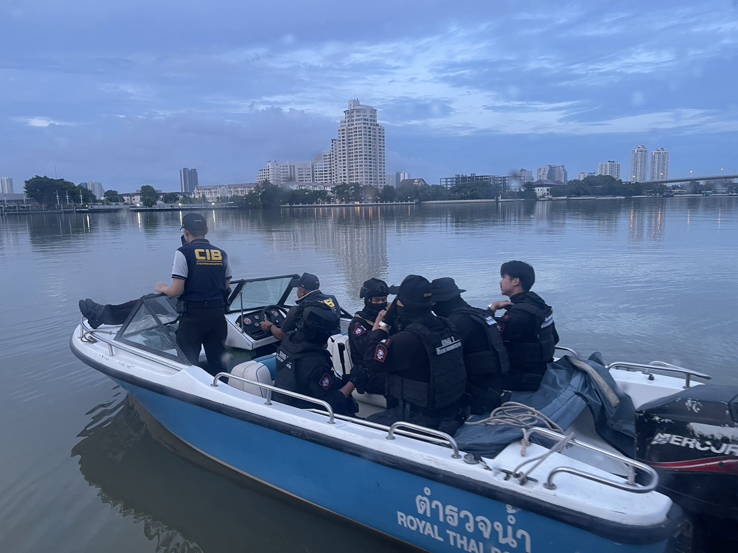 พยัคฆ์ร้ายเทพนคร ร่วม ตำรวจน้ำเปิดปฏิบัติการทลาย “ซิง (สาวสอง) หัวจ่ายสะพานแดง” 