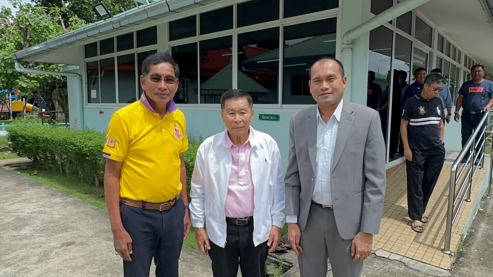 'เสรีพิศุทธ์'มาให้กำลังใจคำรณวิทย์อวยพรขอให้ชนะการเลือกทุกการเลือกตั้ง