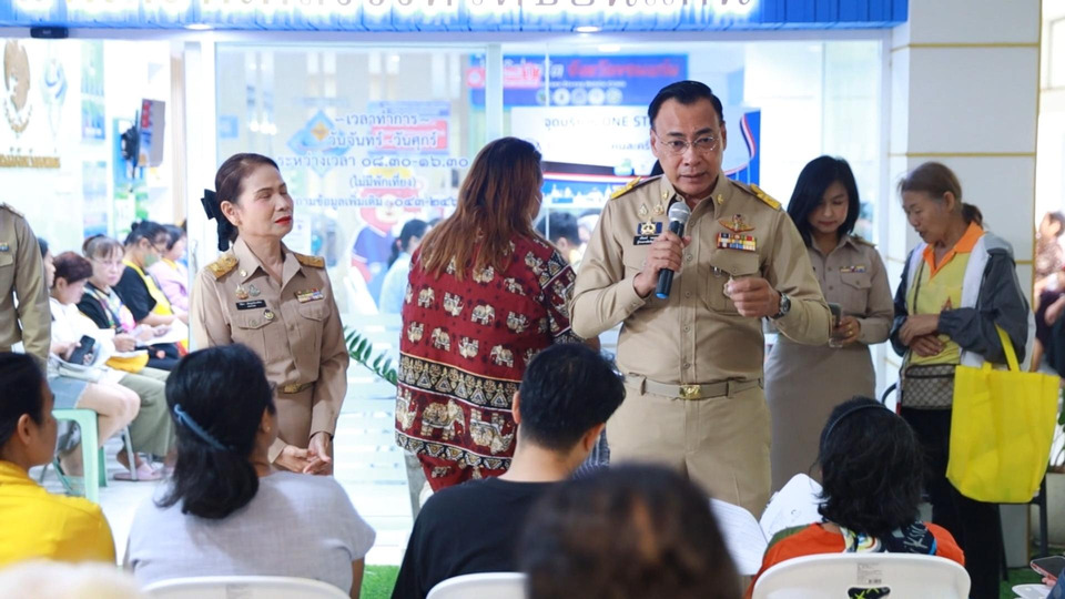 ผู้ว่าฯ ขอนแก่น ตรวจจุดลงทะเบียน “คนละครึ่งพลัส” หนุนร้านค้ารายย่อยร่วมฟื้นเศรษฐกิจท้องถิ่น