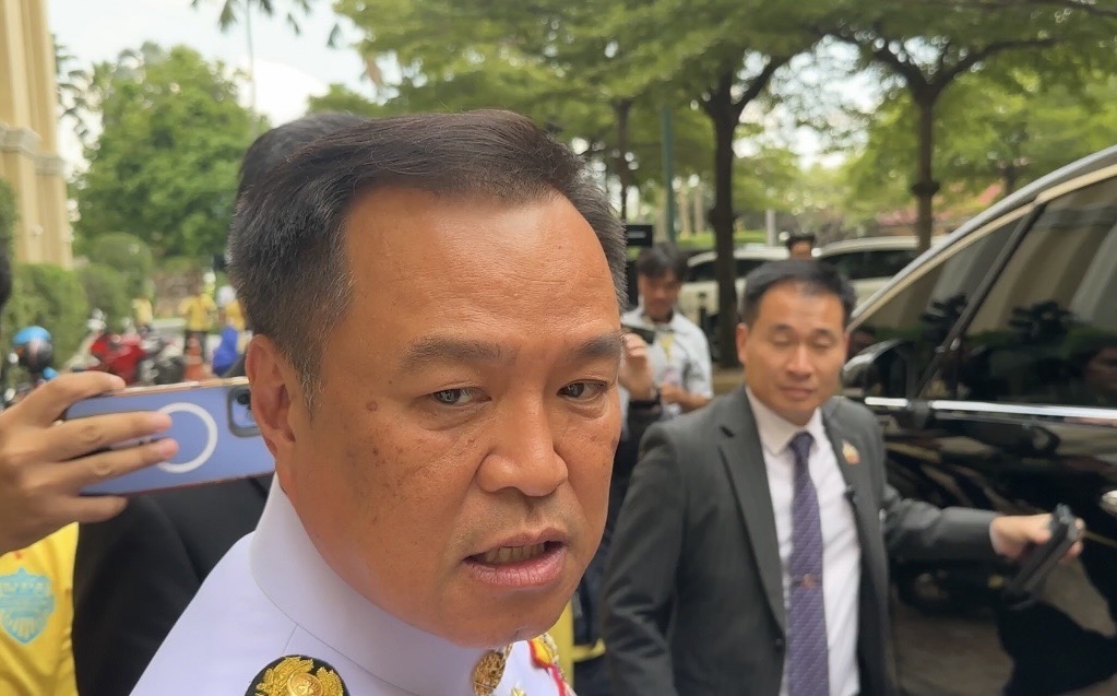 “อนุทิน” ส่ายหน้าบอกสื่อ “ไร้สาระ” กระแสข่าวควง “เนวิน” ดอดพบ “ทักษิณ” ที่บ้านจันทร์ส่องหล้า