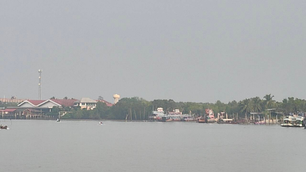 หมอกควันข้ามพรมแดน!! ชาวเรือเกาะปูยูเจ็บป่วยหนัก