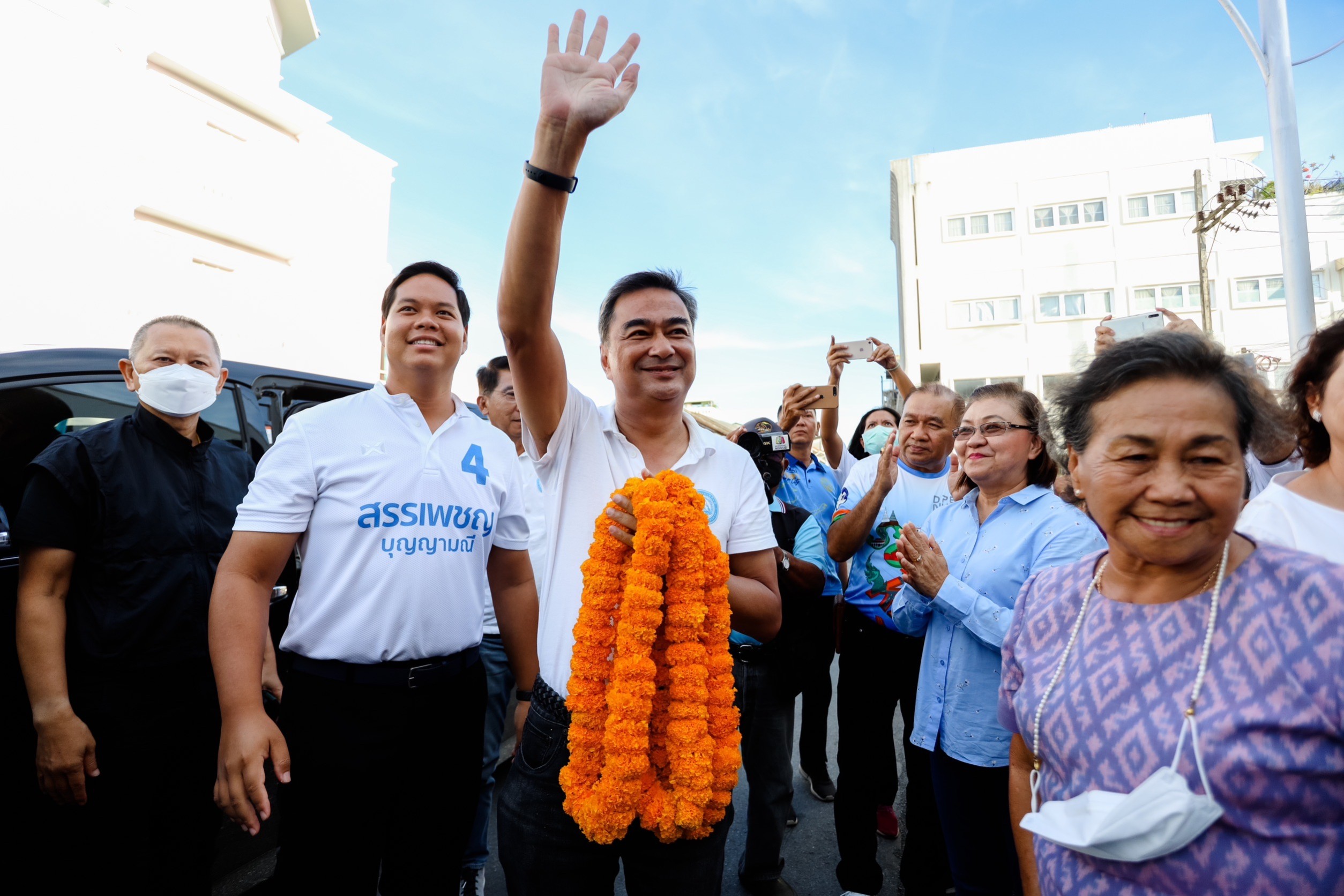 "อภิสิทธิ์" ขอโอกาสคนสงขลา ช่วย "สรรเพชญ" เข้าสภาฯ ชี้เป็นคนรุ่นใหม่ มุ่งมั่น ตั้งใจ สืบทอดอุดมการณ์ "ประชาธิปัตย์" จากรุ่นสู่รุ่น 