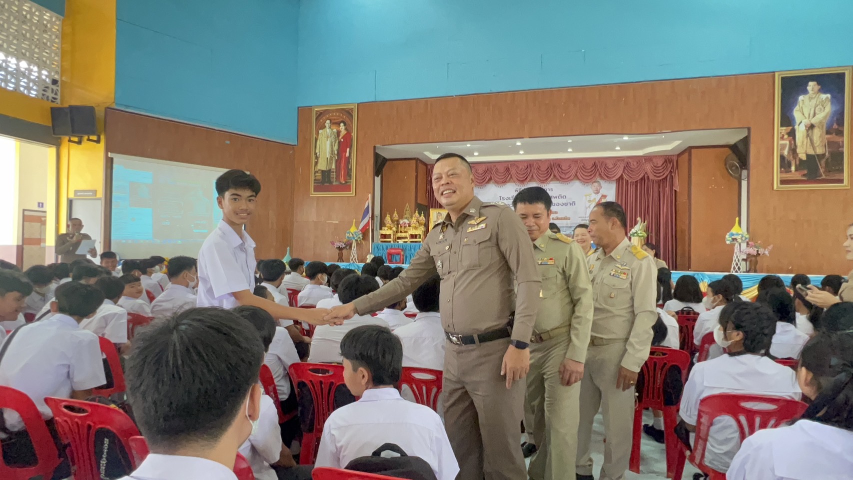ตำรวจร้อยเอ็ดจัดโครงการต้นแบบโรงเรียนปลอดยาเสพติดเพื่อเยาวชนและอนาคตของชาติ