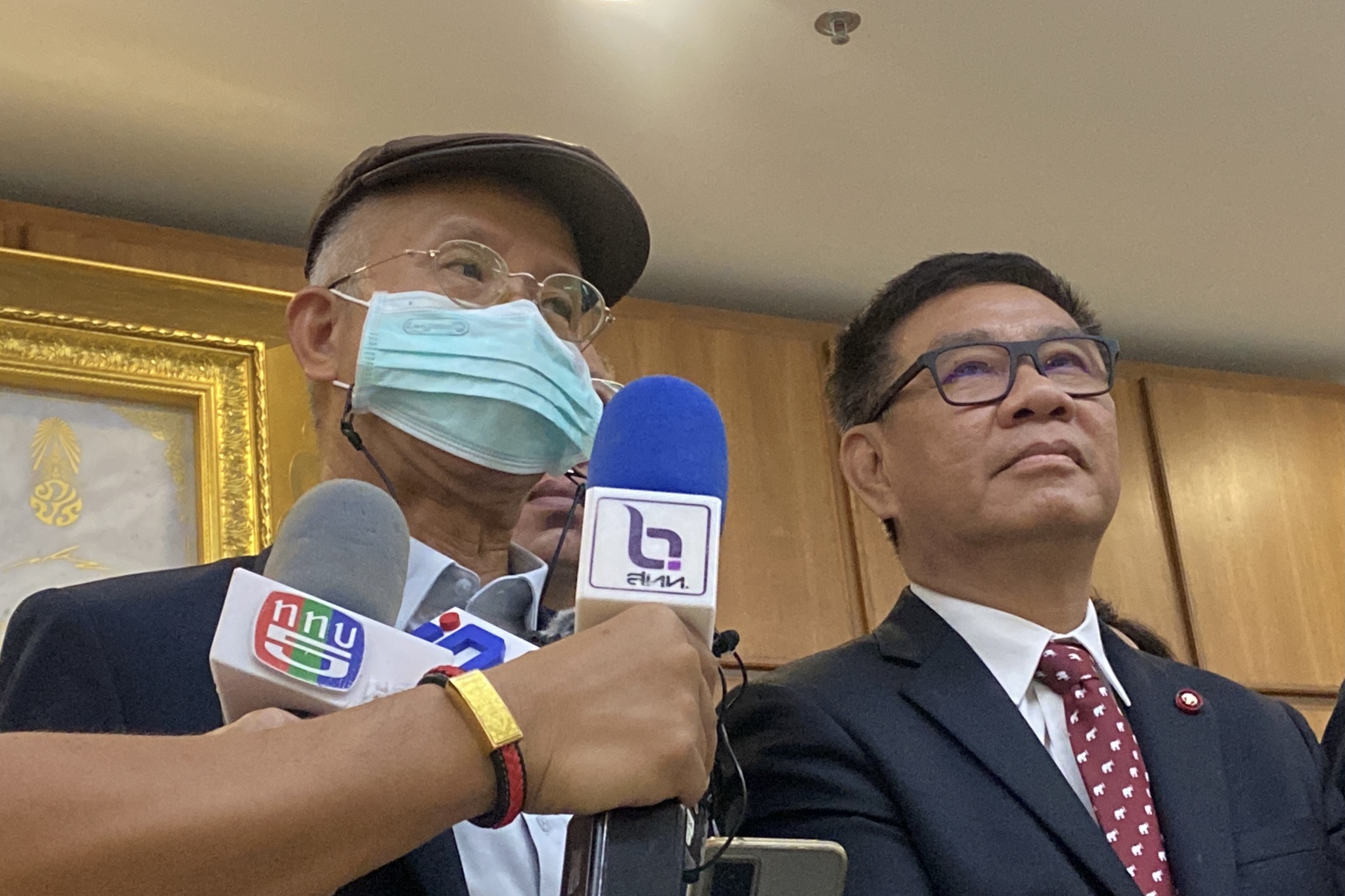 “สมชัย-วีระ” บุกร้อง “กกต.” รอบสอง ปมเปิดตัว “บิ๊กตู่” นั่งแคนดิเดตนายกฯ “รทสช.” ชี้ หากละเว้นการปฏิบัติหน้าที่อีก รอดำเนินคดีหลังลต.