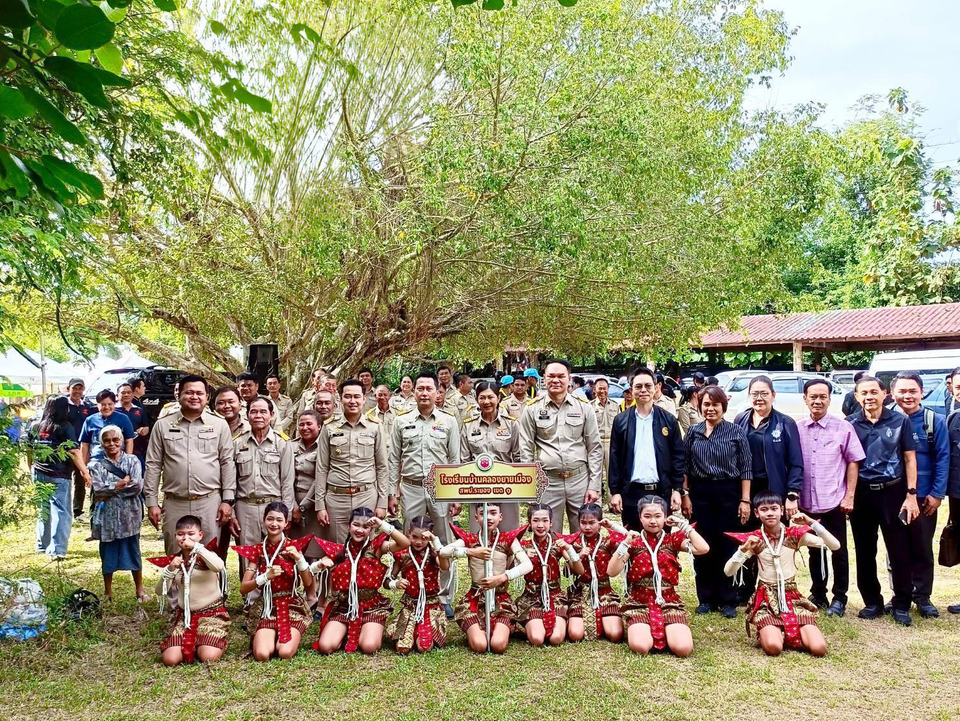 “บ้านเนินสว่าง” โชว์ของดีระยอง ลุ้นหมู่บ้านเข้มแข็งระดับภาค ชูยางพาราสร้างรายได้