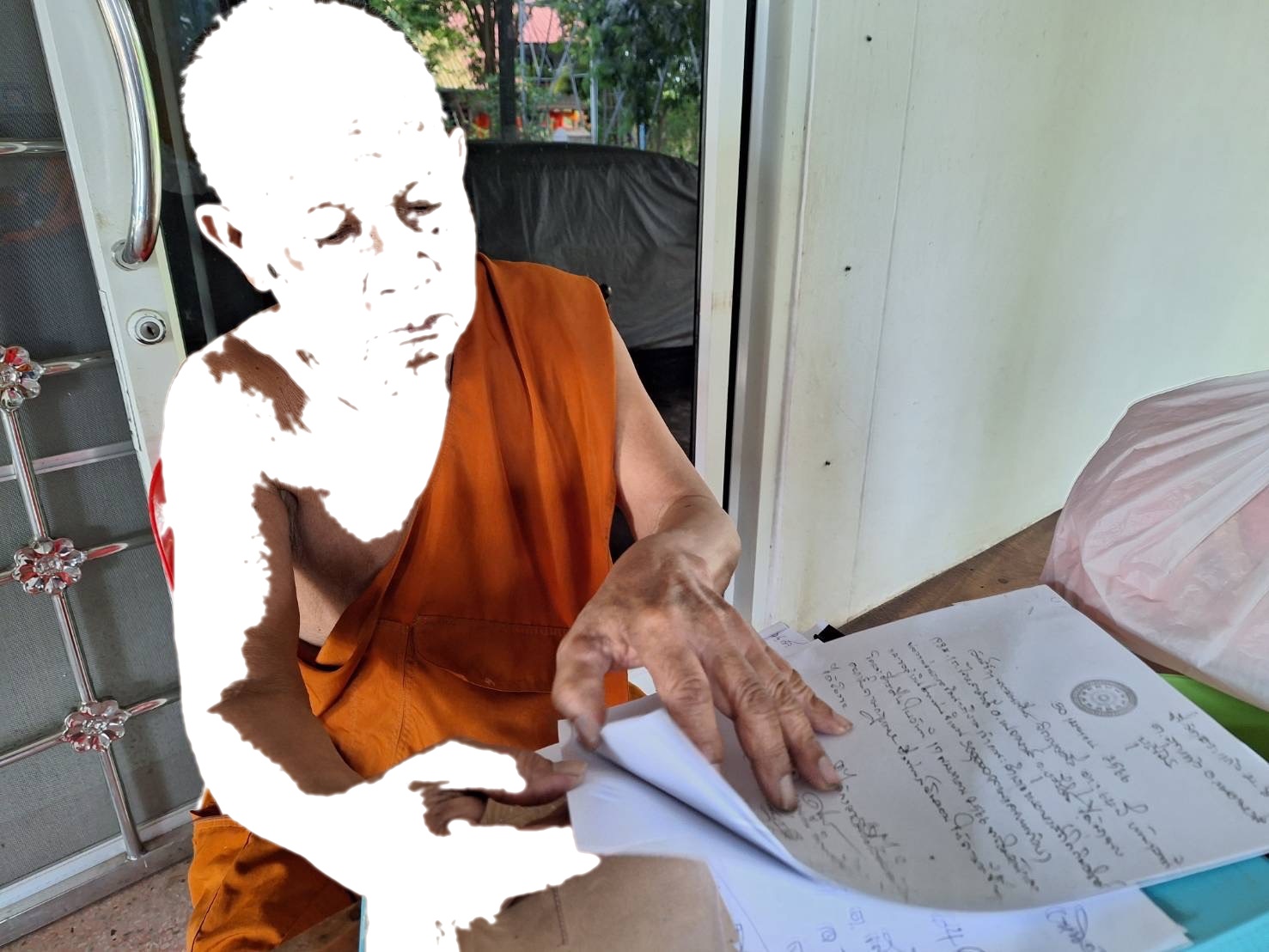 พระก็ไม่เว้น!เจ้าอาวาสถูกอดีตตำรวจหลอกตุ๋นเงินล้านจนต้องขึ้นป้ายบอกญาติโยม