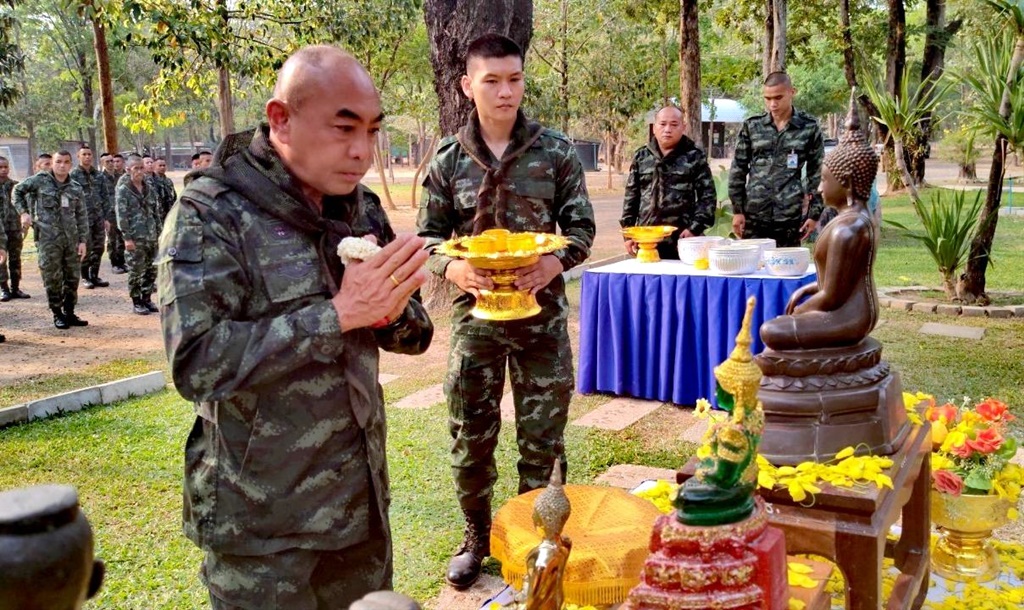 หน่วยเฉพาะกิจที่​ 2 จัดพิธีสืบสานประเพณีไทย สรงน้ำพระ​ และรดน้ำขอพร​ ผู้บังคับบัญชา เนื่องในวันสงกรานต์