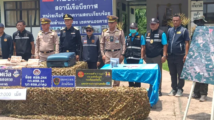 บึงกาฬ นรข.ร่วมหน่วยความมั่นคง ยึดยาบ้าริมโขง 102,000 เม็ด