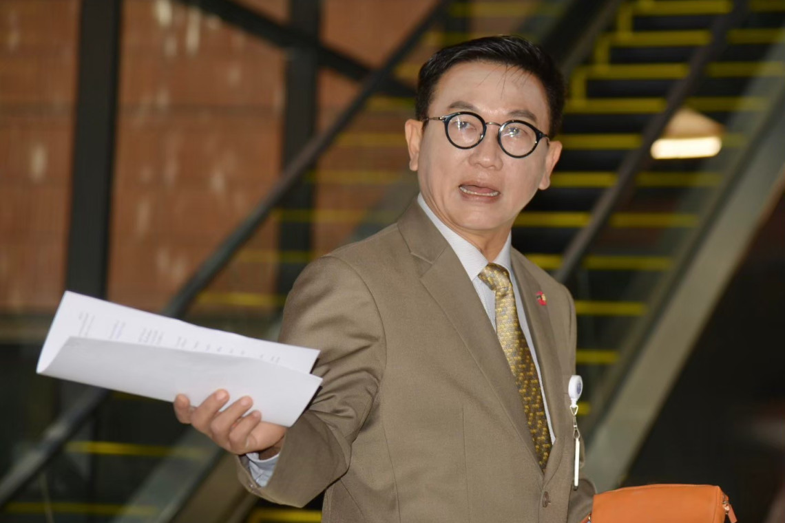 อดีต สว.ดิเรกฤทธิ์" ยกมือ ขออภิปรายนอกสภา "ไฟเขียวให้สัญชาติไทย"