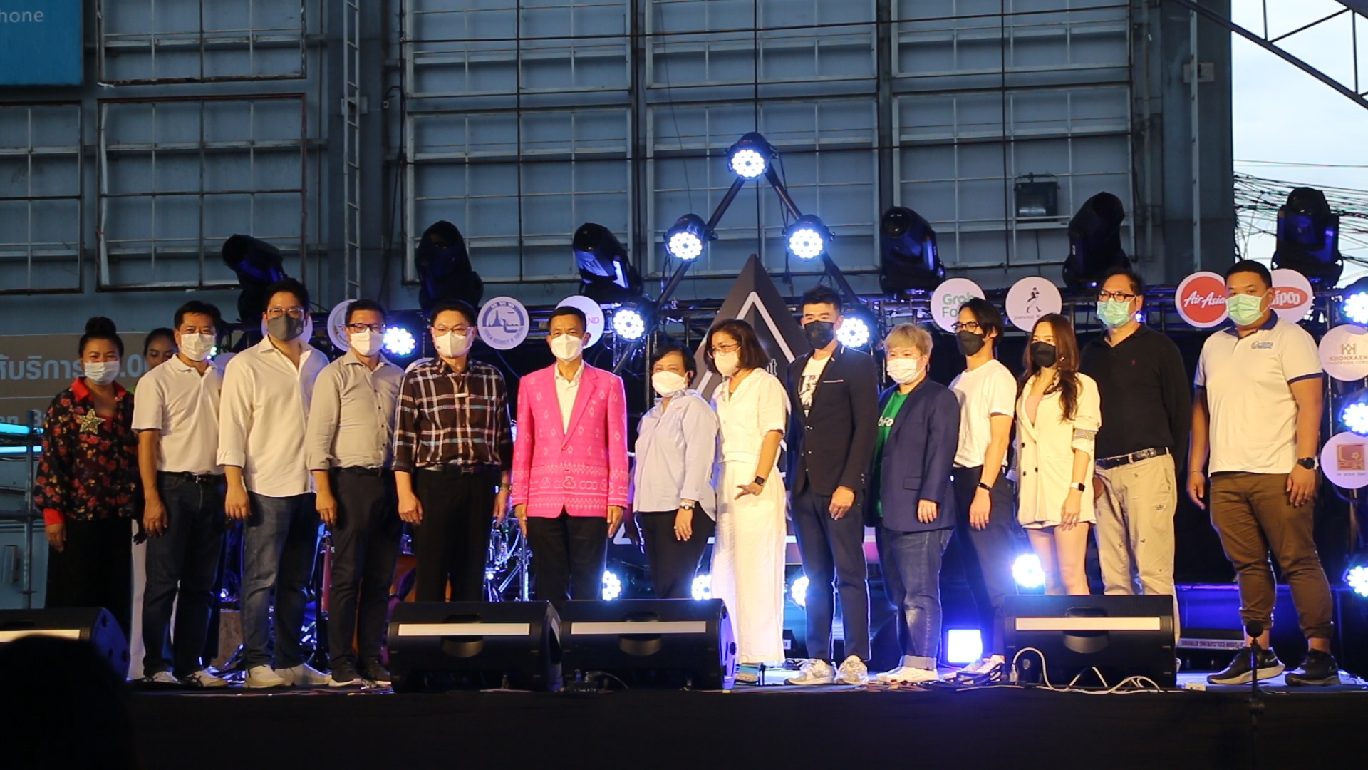 นักท่องเที่ยวไทย-เทศ ร่วมงานเทศกาลแสงไฟ อะเวคเคนนิ่งขอนแก่น คึกคักรับเปิดประเทศ-คลายล็อคโควิด-19