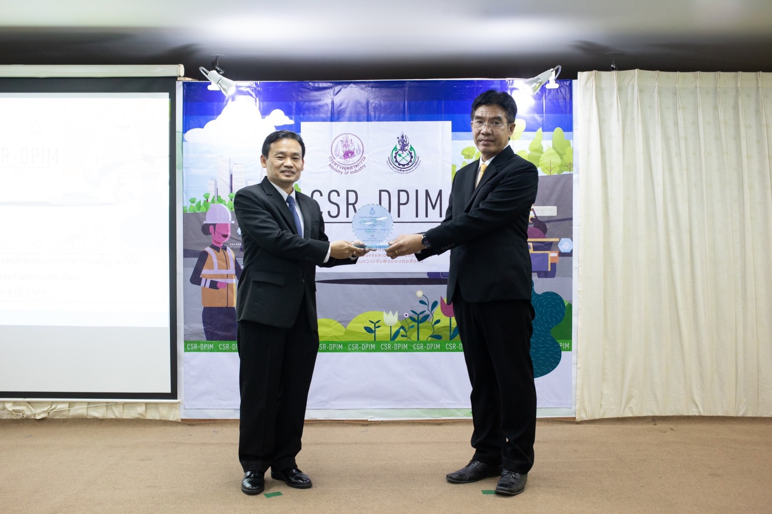 กฟผ. เหมืองแม่เมาะ รับรางวัล CSR-DPIM 10 ปีซ้อน มุ่งดำเนินงานอย่างรับผิดชอบต่อสังคมและสิ่งแวดล้อม   