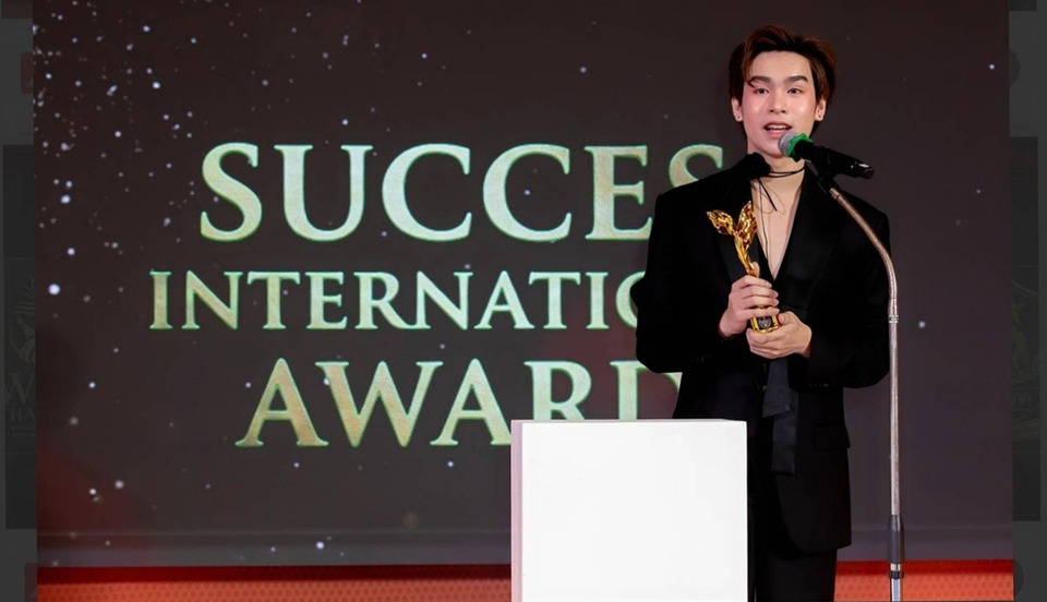 “ริว-รวินทร์” ปลื้ม! คว้ารางวัลนักแสดงดาวรุ่งชายยอดเยี่ยม จาก S.O.S. ก้าวผิดชีวิตเปลี่ยน