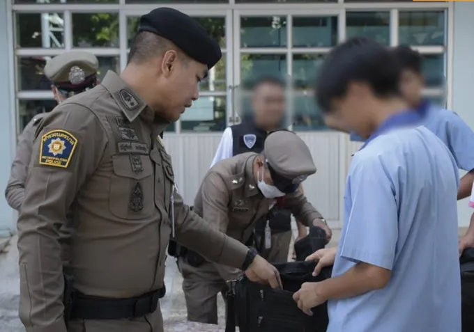 จับมัธยมขาสั้นวิวาท อริสาหัสยึดอาวุธซุกโรงเรียนอื้อ