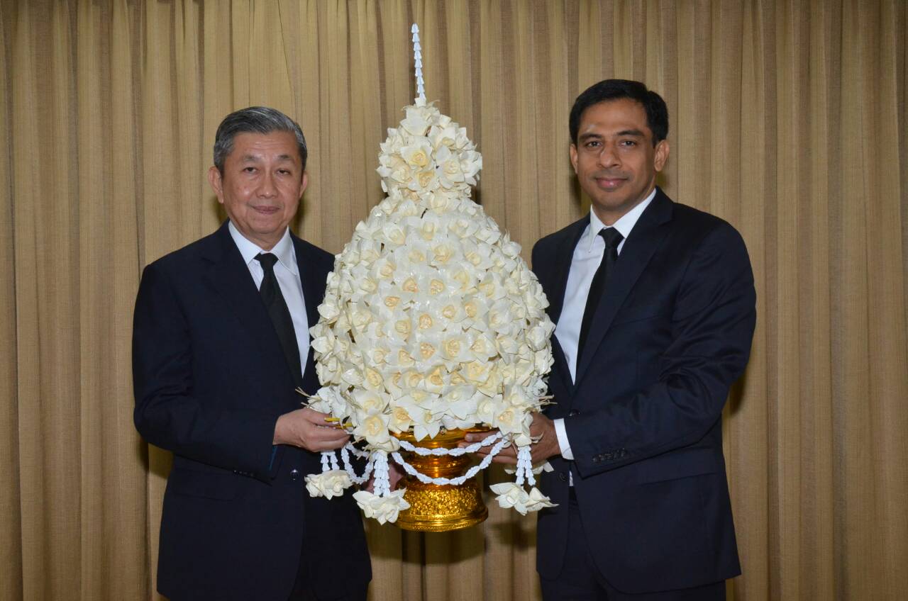 กทม.รับมอบดอกไม้จันทน์5แสนดอกจากธนาคารกรุงศรีฯ