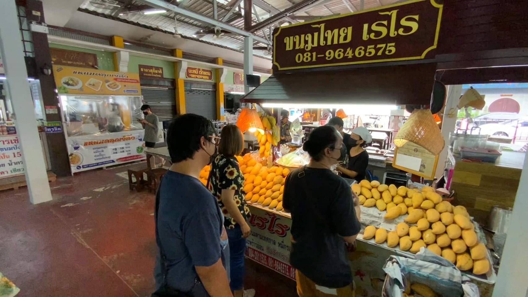 ร้านขนมไทยเรไร ชวน "มิลลิ" เยือนขอนแก่น  พร้อมมอบข้าวเหนียวมะม่วงสูตรเด็ดให้ทานฟรีไม่อั้น