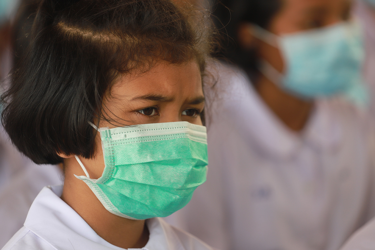 "โรงเรียนวัดท่ากุ่ม"แจกหน้ากากให้นร. ป้องกันอันตรายควันไฟเขาบรรทัด