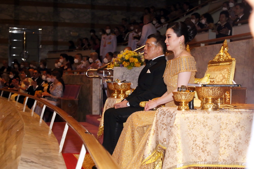 "ในหลวง-พระราชินี" เสด็จฯ ทอดพระเนตรการแสดงของ "สุบิน เมห์ทา" ในมหกรรมศิลปะการแสดงและดนตรีนานาชาติ