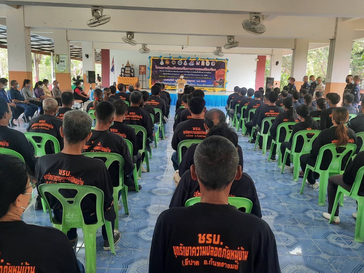 รองผู้ว่าศรีสะเกษ ขับเคลื่อนงานป้องกันปัญหายาเสพติดพื้นที่วิกฤติ ตำบลมั่นคง   