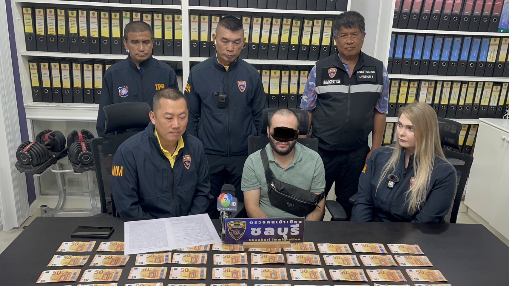 รวบนักท่องเที่ยวชาวรัสเซียเป็นภัยอาชญากรรมทางเศรษฐกิจ นำเงินยูโรปลอมแลกตามบูธแลกเปลี่ยนเงินตรา 