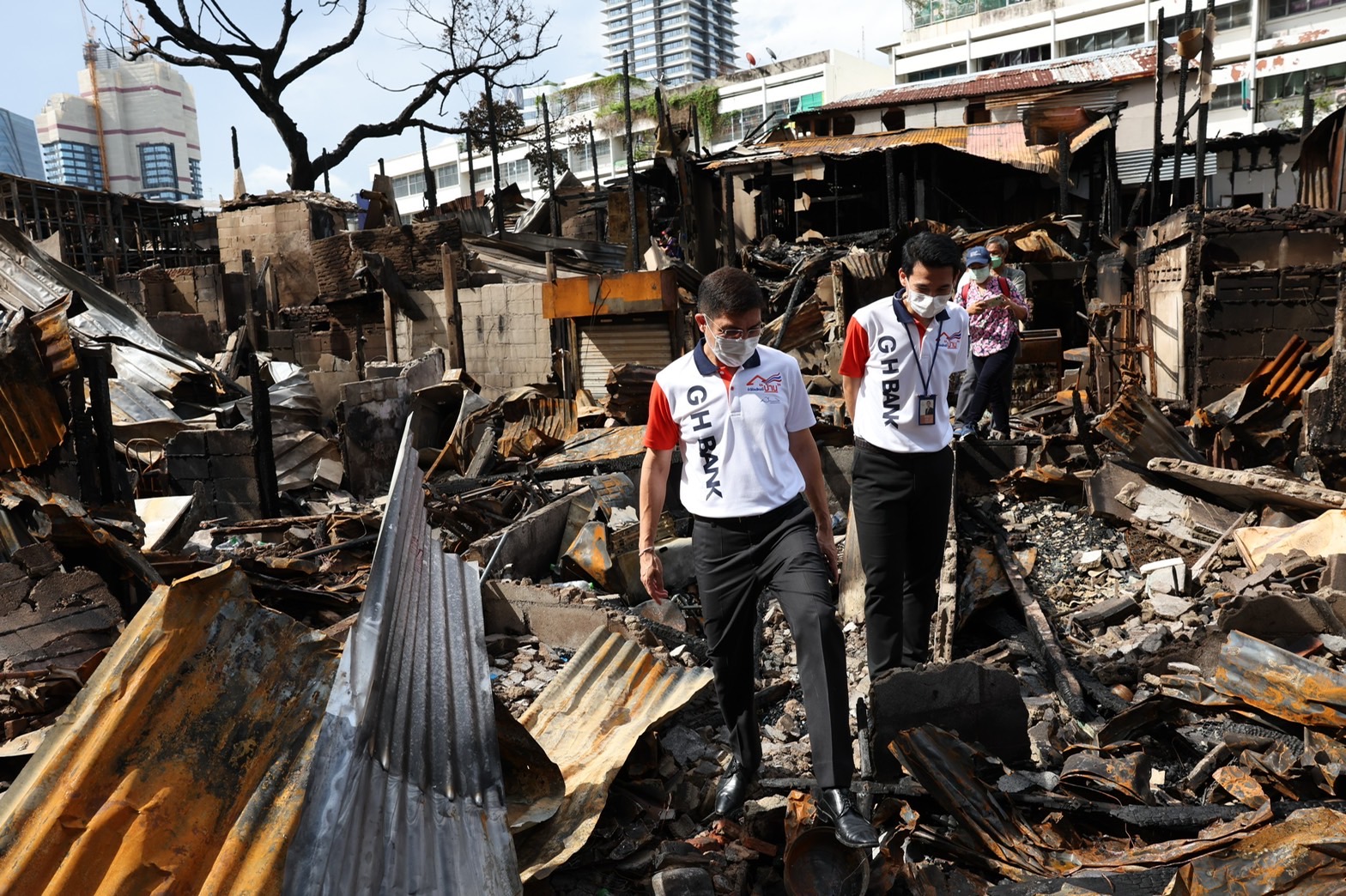 "ธอส." ลงพื้นที่ พร้อมประสาน กทม.ช่วยด้านที่อยู่อาศัยประชาชนที่เกิดเหตุเพลิงไหม้ชุมชนพัฒนาบ่อนไก่ 