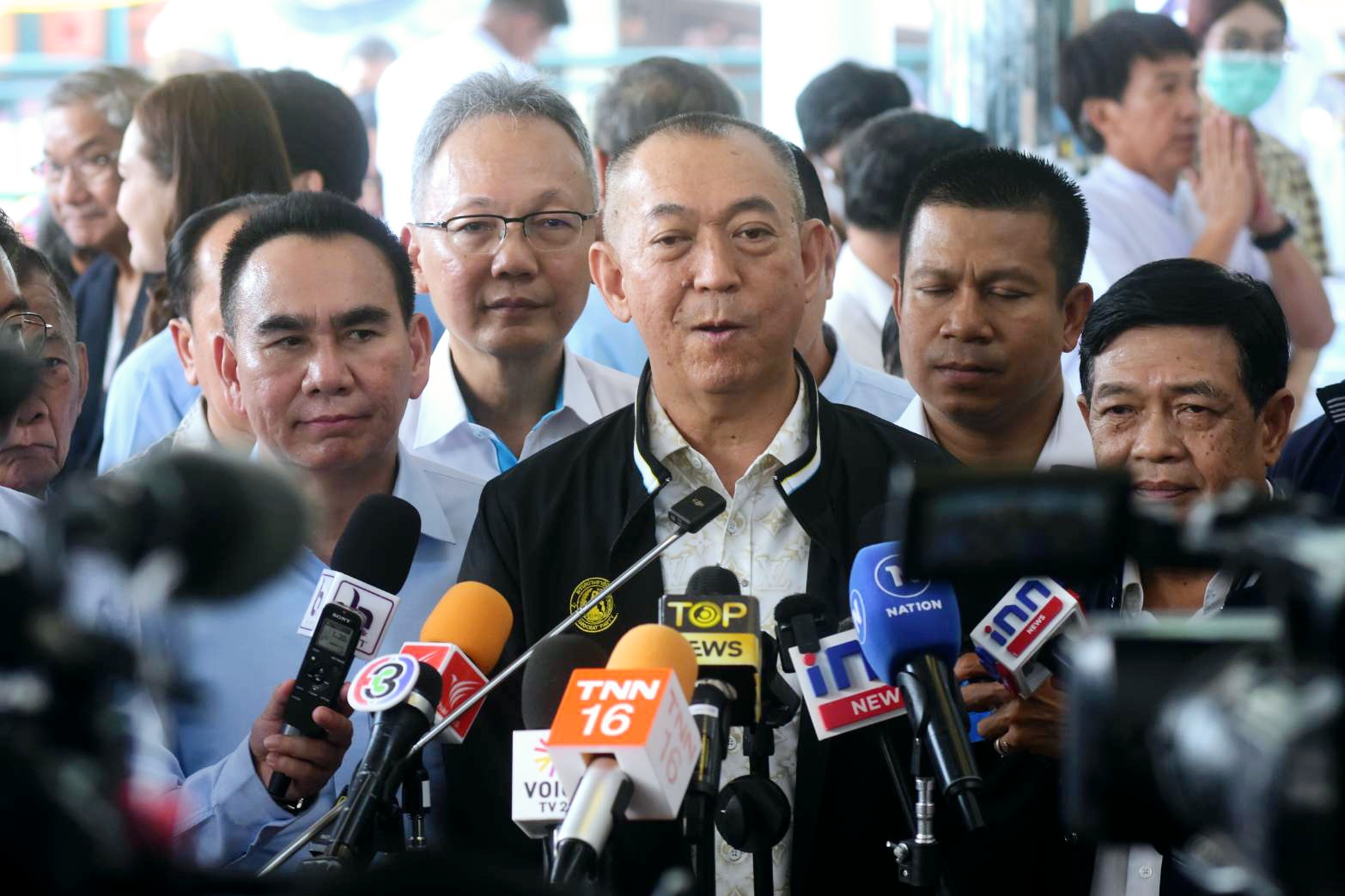 "เฉลิมชัย" ยันไม่มีดีล คุยร่วมรัฐบาล ท้า "เศรษฐา"  พูดให้ชัด ลั่น "ประชาธิปัตย์" ก้าวข้ามการเมืองน้ำเน่าไปนานแล้ว 