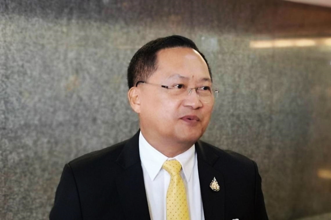 "วันชัย" ซัดฝ่ายค้าน "ลิงหลอกเจ้า" ไม่จริงใจผ่านร่างพรบ.ประชามติ เชื่อมีคนเสียบบัตรแทนกัน 