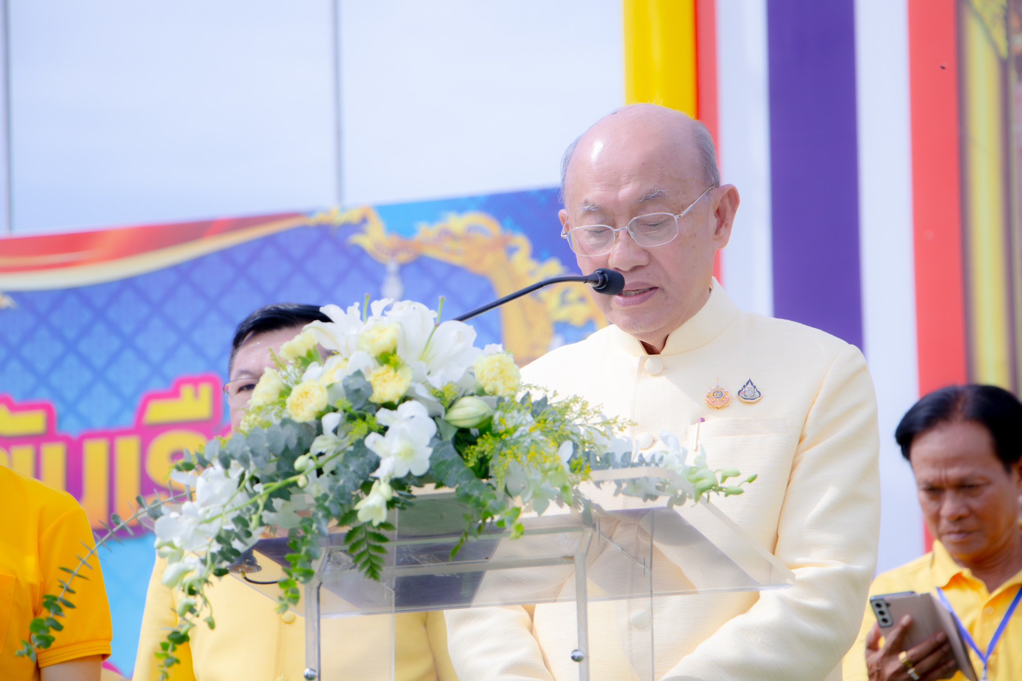 องคมนตรีเป็นประธานเปิดงานแข่งขันเรือยาวชิงถ้วยพระราชทาน ณ ลำน้ำน่านหน้าวัดท่าหลวง จ.พิจิตร  	