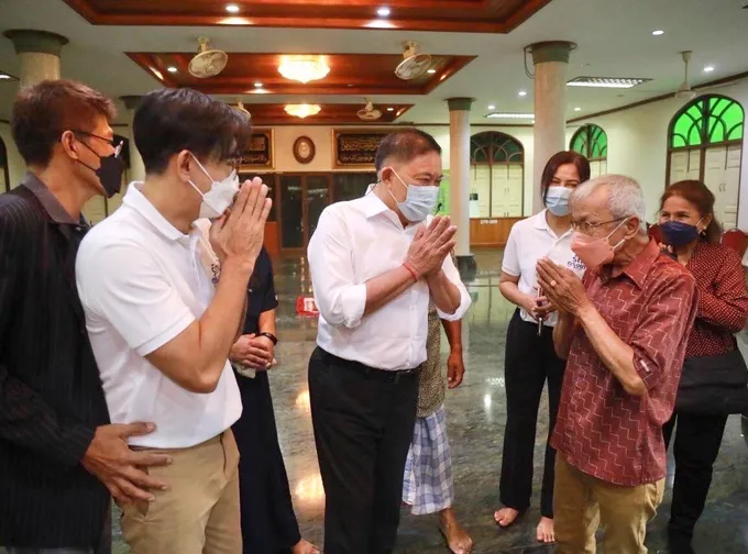 'อัศวิน'ลงพื้นที่ขอกำลังใจจากชาวชุมชนจัดสรรยาสูบและสุเหร่าบ้านดอน