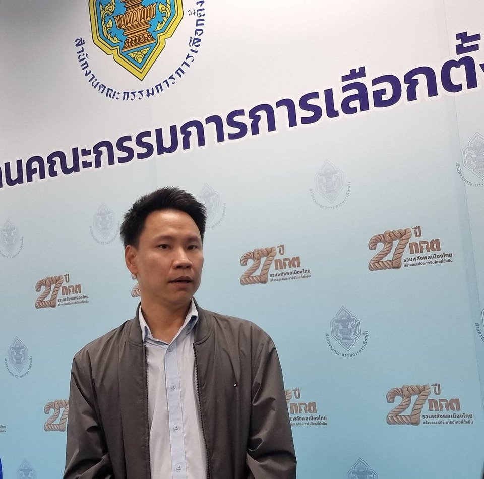 "อรรถกร" ยัน "กล้าธรรม" ไร้ "งูเห่าสีเขียว" ลั่นลงเรือลำเดียวกันแล้ว โต้ข่าวลืออุ้ม "เท้ง" หน.ปชน.ชิงนายกฯแข่ง "อนุทิน" 