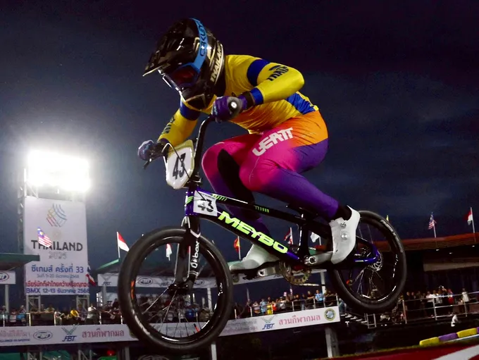 “โกเมธ” ผงาดคว้าทอง BMX ตามคาด “พุทธภูมิ” ก็ไม่น้อยหน้าได้เหรียญเงิน