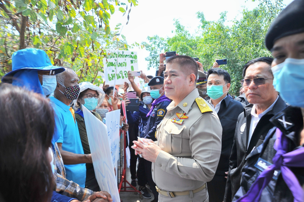 "ธรรมนัส"  ลุยโคราช เร่งแก้มลพิษทางอากาศ-ฝุ่นละอองของรง.น้ำตาลอุตสาหกรรม