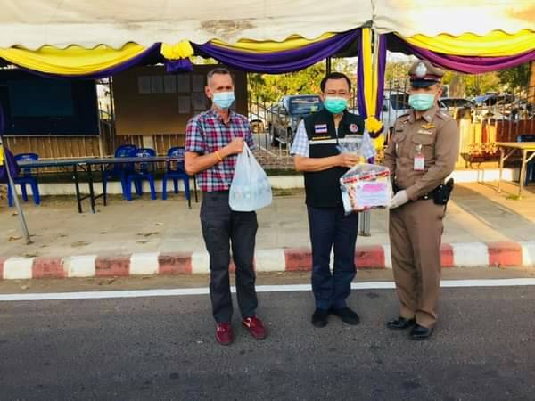 ผู้ว่าฯยโสธร ออกตรวจเยี่ยมให้กำลังใจเจ้าหน้าที่จุดตรวจคัดกรองการแพร่ระบาดโควิด 