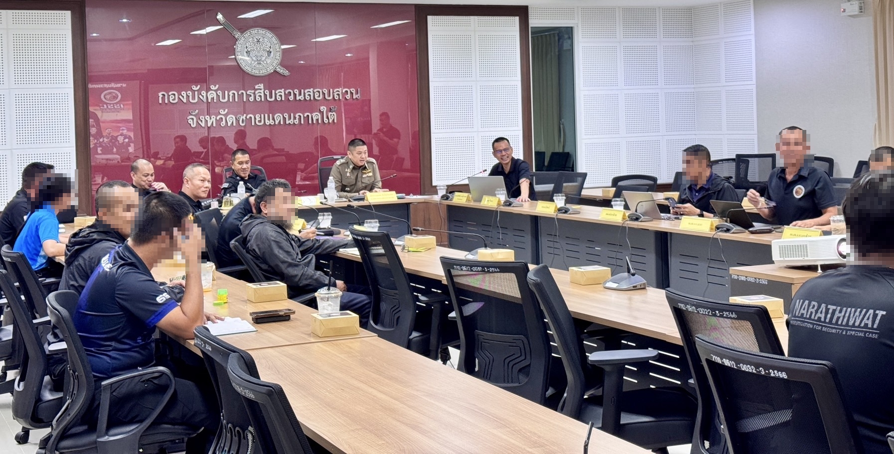 เจ้าหน้าที่บังคับใช้กฎหมายในพื้นที่อำเภอรือเสาะคุมตัวผู้ต้องสงสัย 4 รายคาดเชื่อมโยงคดียิงนายกฯทต.รือเสาะ 