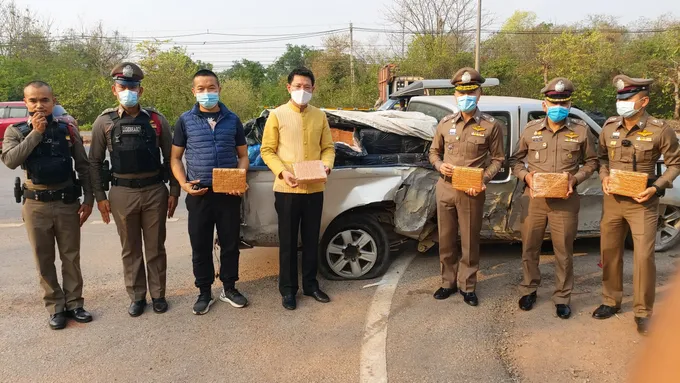 ตำรวจ สภ.เมืองอุดรธานี สกัดจับขบวนการลำเลียงยาเสพติดส่ง จ.ปทุมธานี ของกลาง กัญชา 500 กก. ยาบ้า 1 แสนเม็ด ยาอี 50 เม็ด