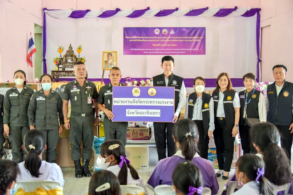 "ปลัดฯแรงงาน" ลงพื้นที่เยี่ยมการฝึกอาชีพ-ออกหน่วยบริการแรงงานชุมชน ตชด.ฉะเชิงเทรา