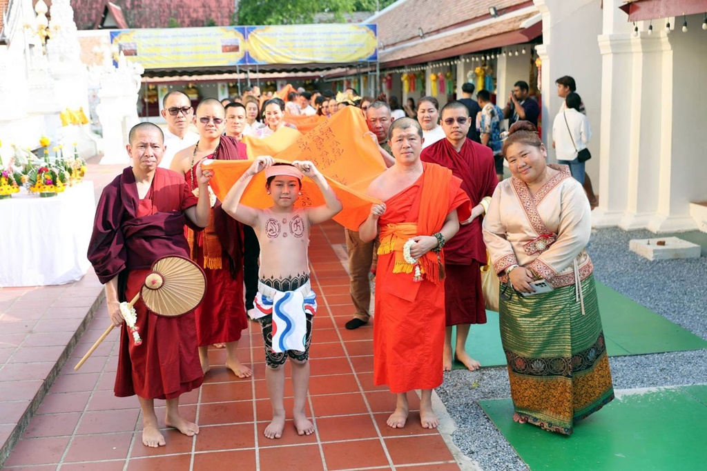 สว.นท จัดกิจกรรมห่มผ้าพระธาตุแช่แห้ง เสริมบารมี สืบสานพุทธศาสนา ณ วัดพระธาตุแช่แห้ง 