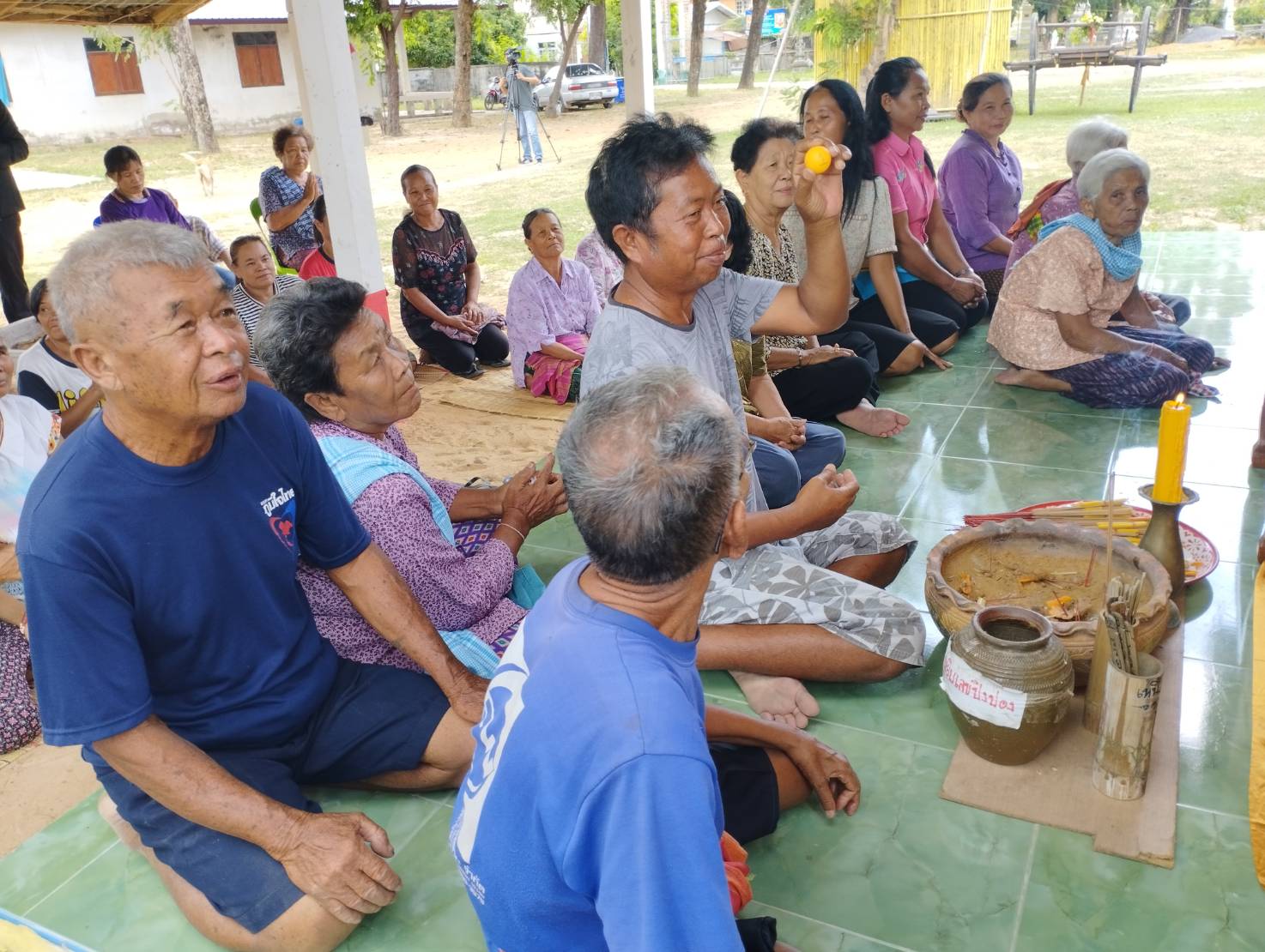 "ยโสธร"ชาวบ้านแห่ขอโชคลาภพระพุทธรูปไม้อายุกว่า200ปี