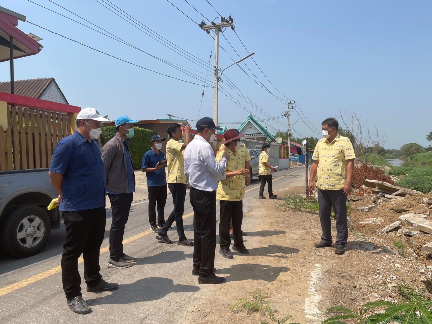 ชลประทานลงพื้นที่ตรวจสอบถนนคันคลองทรุดตัวของคันดิน บริเวณหมู่ที่ 6 ตำบลไผ่จำศีล อำเภอวิเศษชัยชาญ