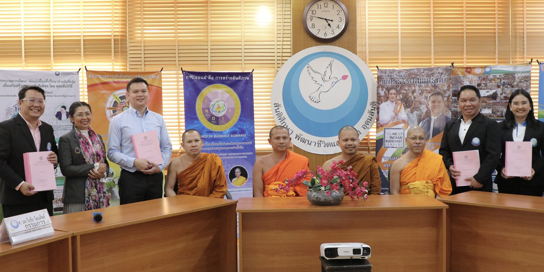 "พระครูสมุห์สนิทวงศ์"วัดพระธรรมกายนิสิตปริญญาเอก เสนอผลงานวิจัยเผยแผ่พุทธศาสนาในอนาคตด้วย IT ใช้ธรรมะแก้ปัญหาชีวิตประจำวัน