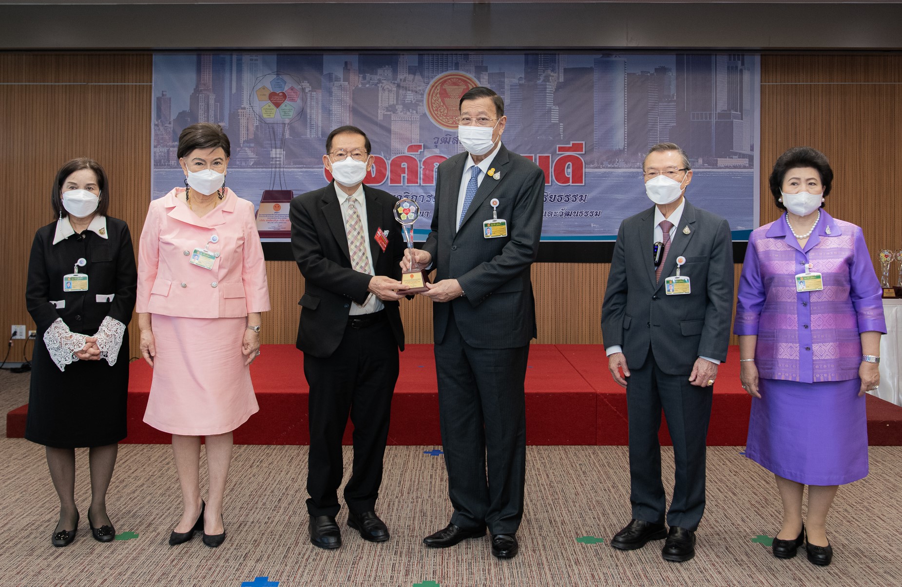 "ไลอ้อน" รับโล่เกียรติยศ “องค์กรคนดี”จากวุฒิสภา ดำเนินธุรกิจด้วยคุณธรรมจริยธรรมภายใต้การดูแลสังคมและสิ่งแวดล้อม   