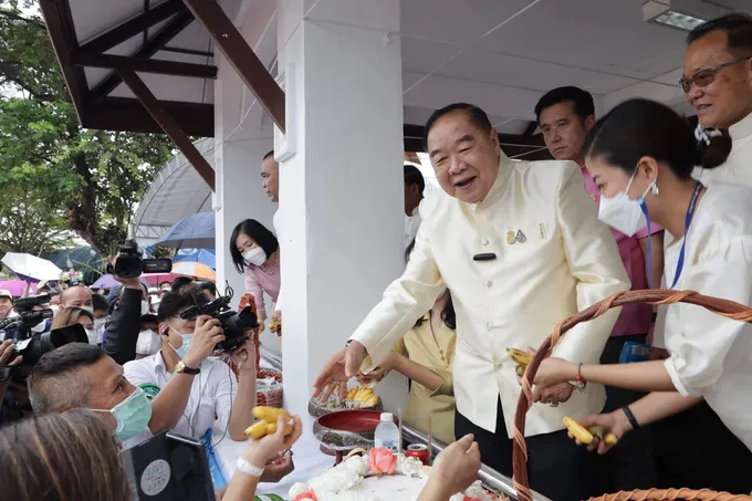 'บิ๊กป้อม'ลงพื้นที่เปิดงานประเพณีอุ้มพระดำน้ำ"หนึ่งเดียวในโลก"ของชาวเพชรบูรณ์