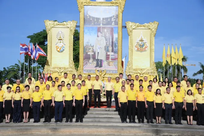 “สมศักดิ์” ประกาศความสำเร็จ “โครงการพาหมอไปหาประชาชน” สนองพระราชกรณียกิจด้านสาธารณสุข “ในหลวง ร.10” 