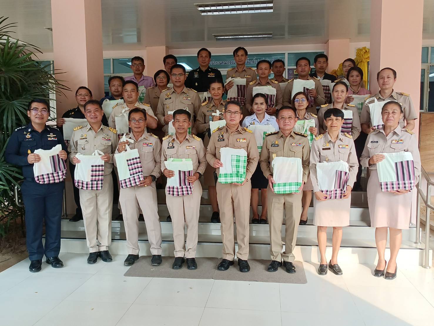 ยโสธรพร้อมใจใช้ถุงผ้าเพื่อลดโลกร้อนและกระตุ้นเศษรฐกิจชุมชน