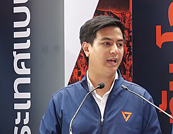 "พริษฐ์" ย้ำ "พรรคประชาชน" เดินหน้าเป็น "ฝ่ายค้าน" ไม่เข้าร่วมรัฐบาล ปัดคุย "ธรรมนัส" หลังมีข่าว ภท.จ่อยึด "ก.เกษตรฯ" 