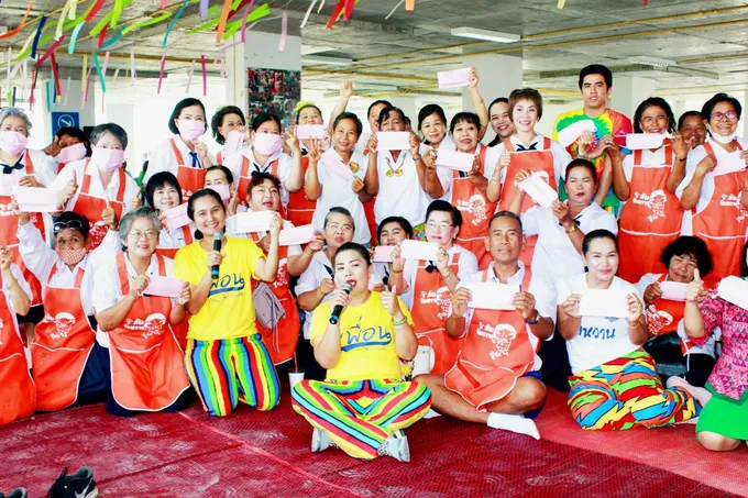 ที่เดียวในโลก!! หน้ากากอนามัยผ้าโขมพัสตร์ ทม.หัวหินทำแจกประชาชน  