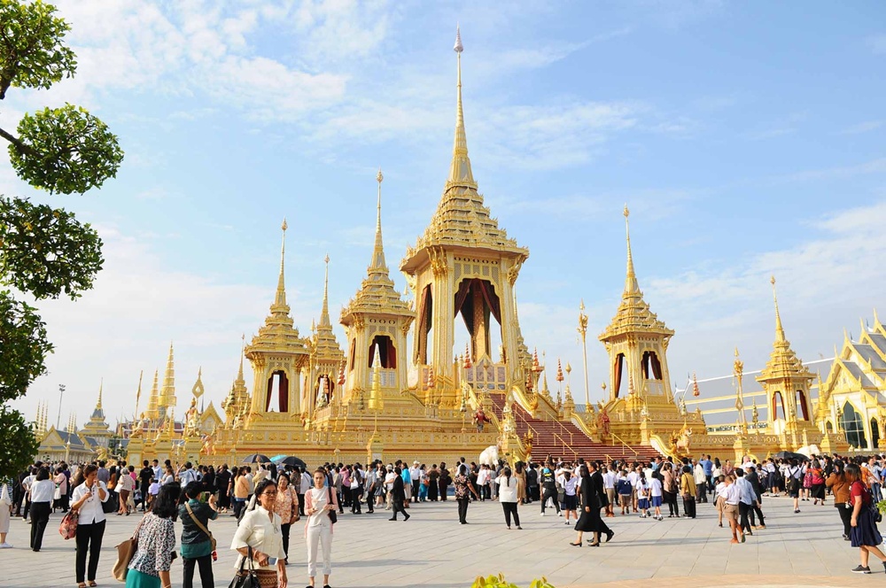 บรรยากาศประชาชนเดินทางมาชมนิทรรศการงานพระราชพิธีถวายพระเพลิงพระบรมศพ (7 พ.ย.60)