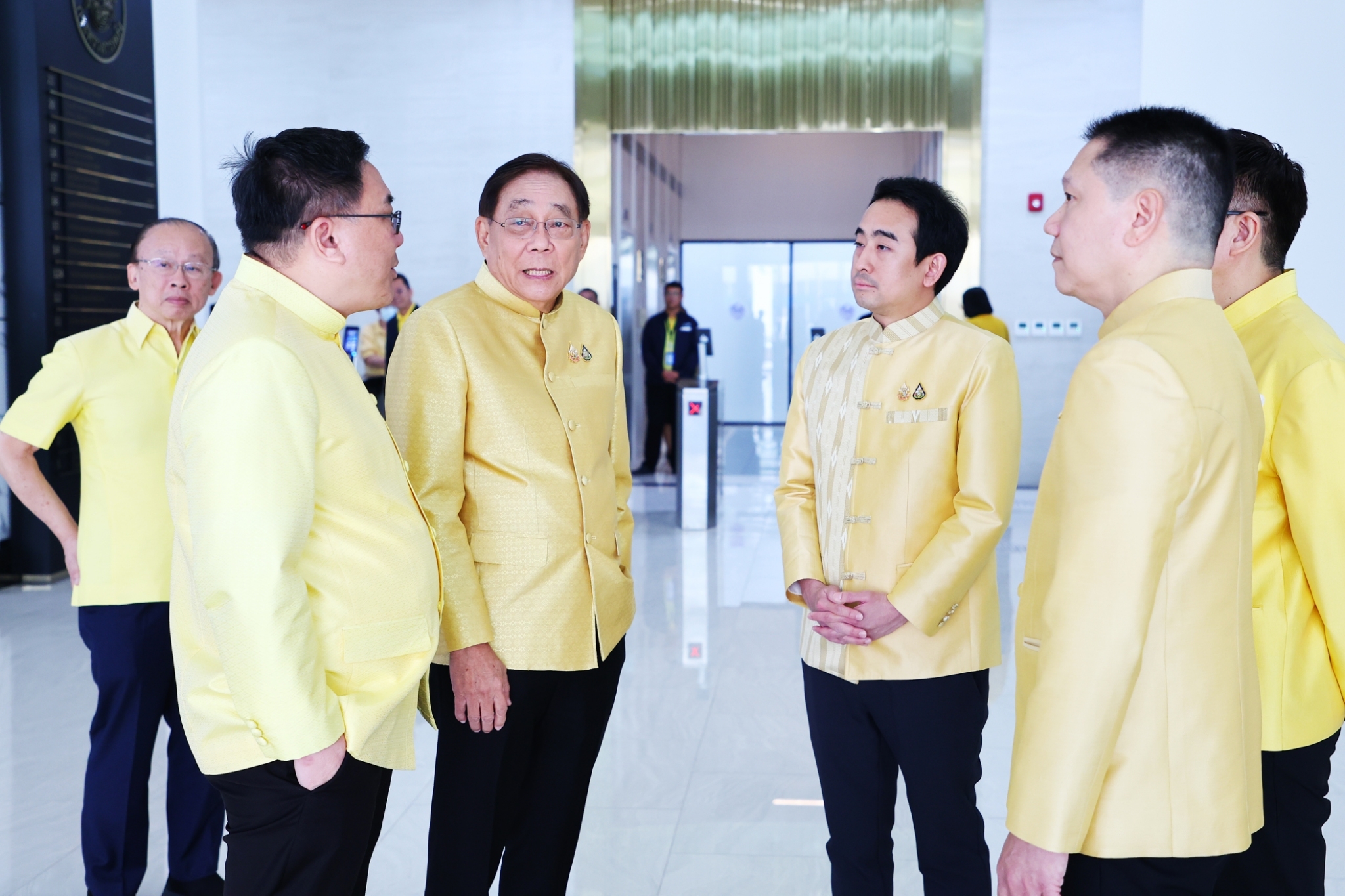 "ขุนคลัง" ย้ำรัฐเร่งพิจารณามาตรการกระตุ้น ศก.ระยะสั้น แบงก์จ่อชงลดเงินนำส่ง FIDF แลกแก้หนี้